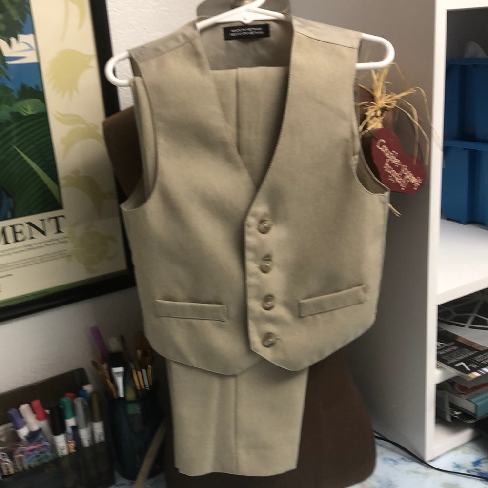 Boy 4 regular vest and pants brown